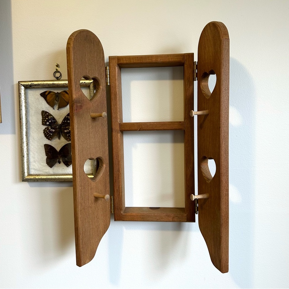 Vintage Wooden Heart Motif Double Door Wall Shelf Brown Cottagecore Grandmacore - Picture 2 of 8